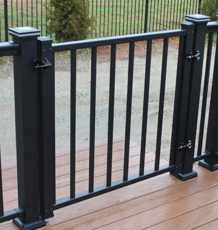 Lincoln Adjustable Aluminum Gate (White Frame + Black Balusters)